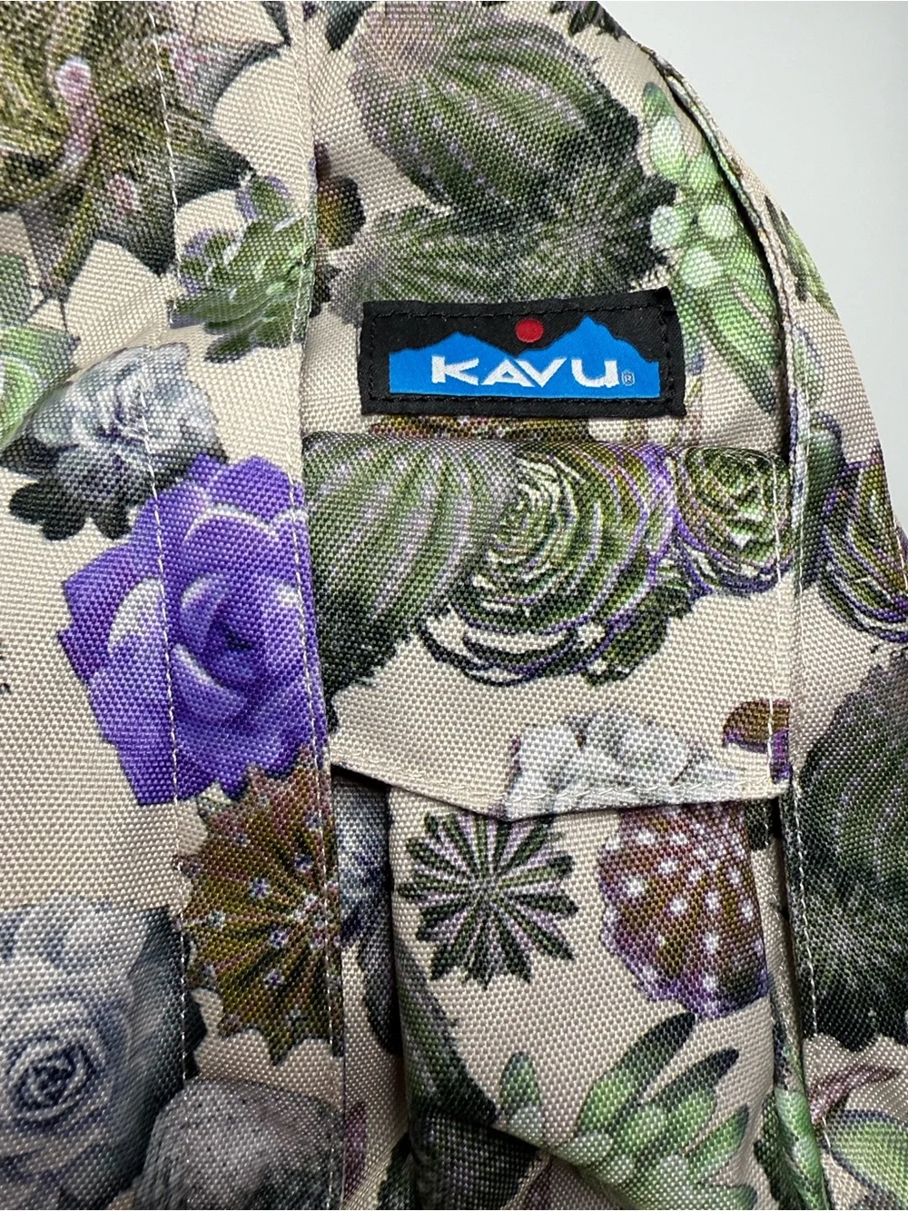 LIKE NEW Kavu Sling Bag in Floral Succulent Lavender, Mint, and Taupe RARE PRINT